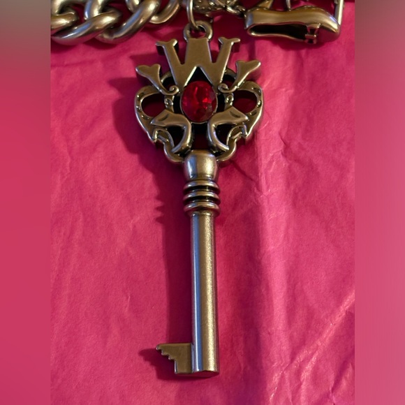 🔑🧙‍♀️🐶 MARC JACOBS X WIZARD OF OZ CHARM SHOULDER STRAP 🐶🧙‍♀️🔑 NWT 🧙‍♀️🔑 - Picture 5 of 16